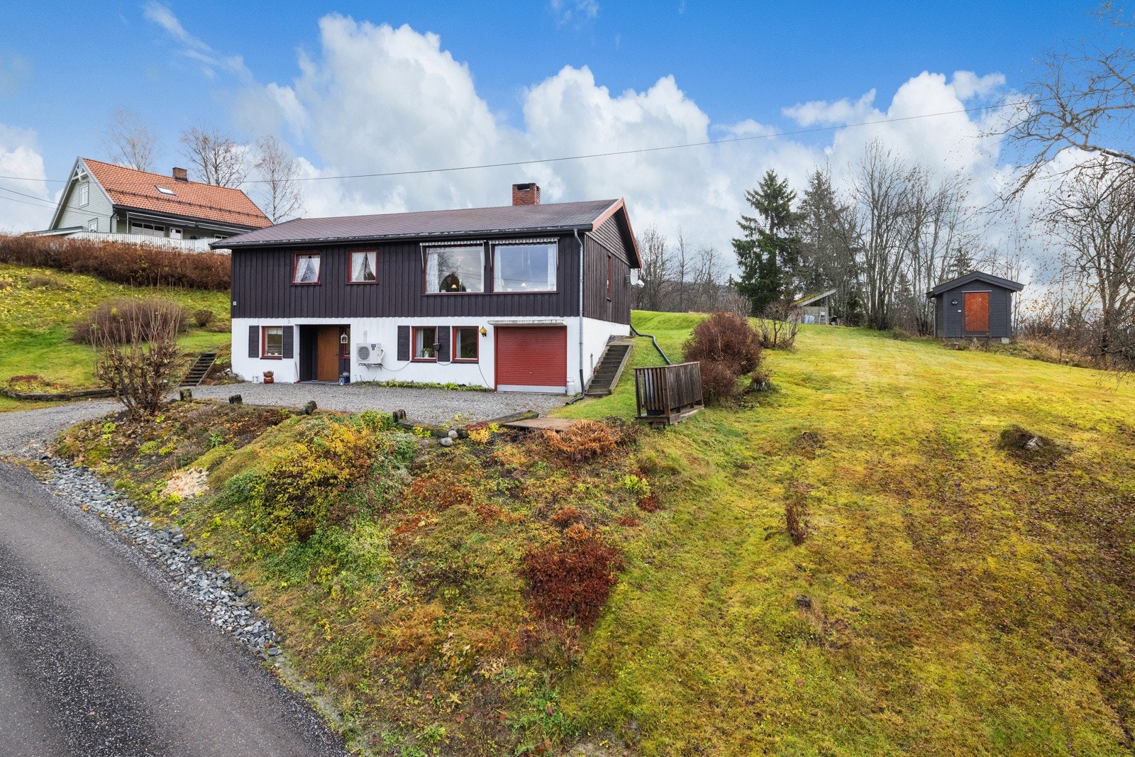 PrivatMegleren Park v/ Helene Skare presenterer Holmenveien 9, en innholdsrik enebolig med stort potensial. Galleribilde