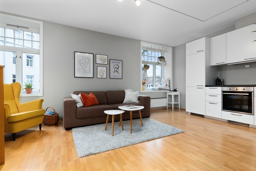 Store vinduer gir mye naturlig lysinnslipp Galleribilde