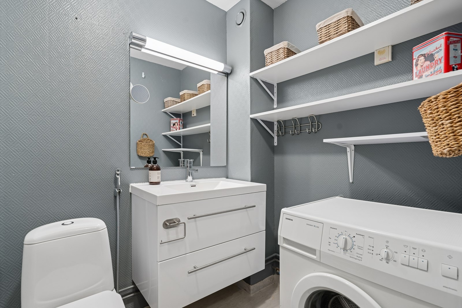 Borettslaget gjennomførte omfattende rørfornying høst 2020-> vår 2022. Det ble montert ny vannkran til vaskemaskinen i 2023. Galleribilde