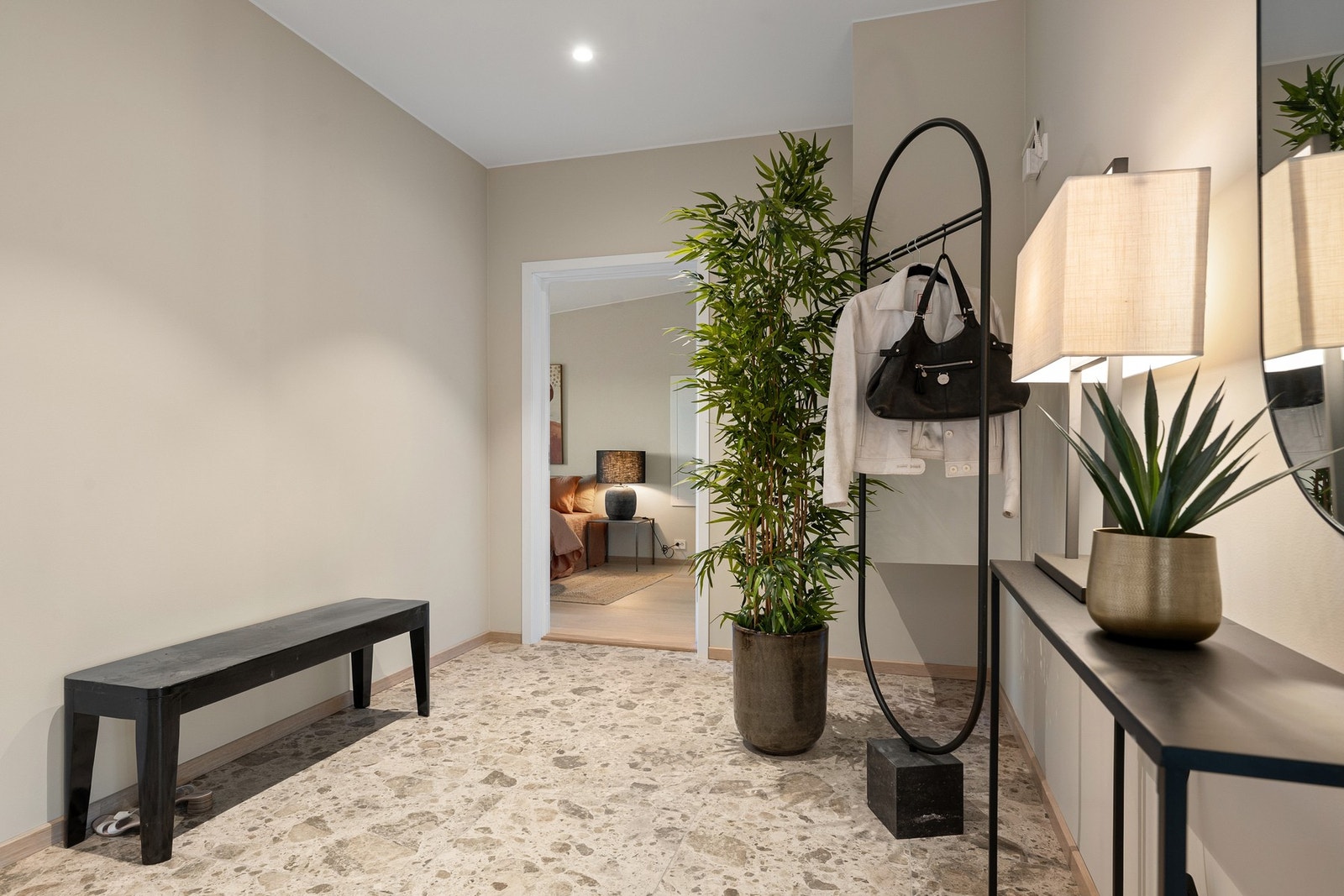 Dette er et hjem for deg som ønsker høy standard, komfort og kvalitet - og som samtidig vil bo med Marka som nærmeste nabo. Galleribilde