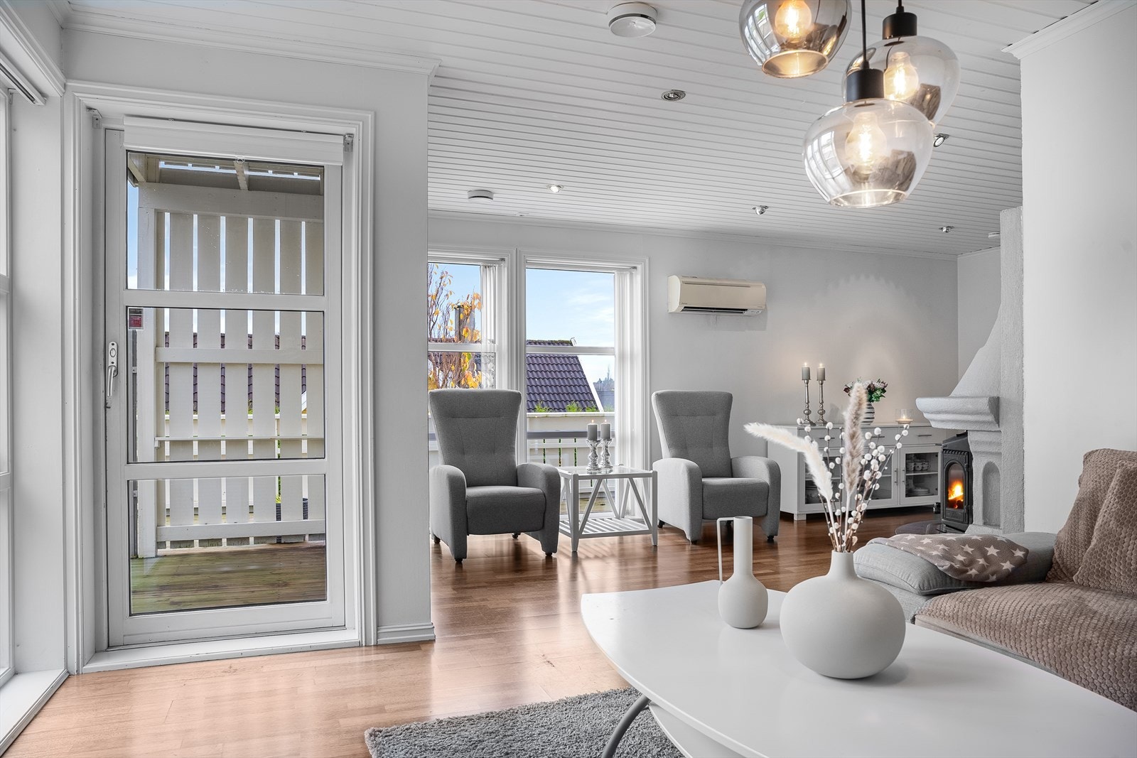 Fra stuen er det utgang til terrasse Galleribilde