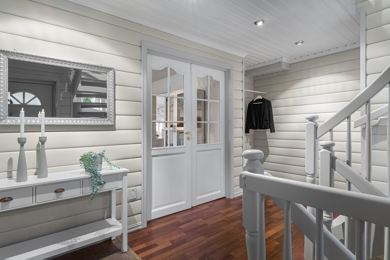 Romslig og innbydende gang Galleribilde