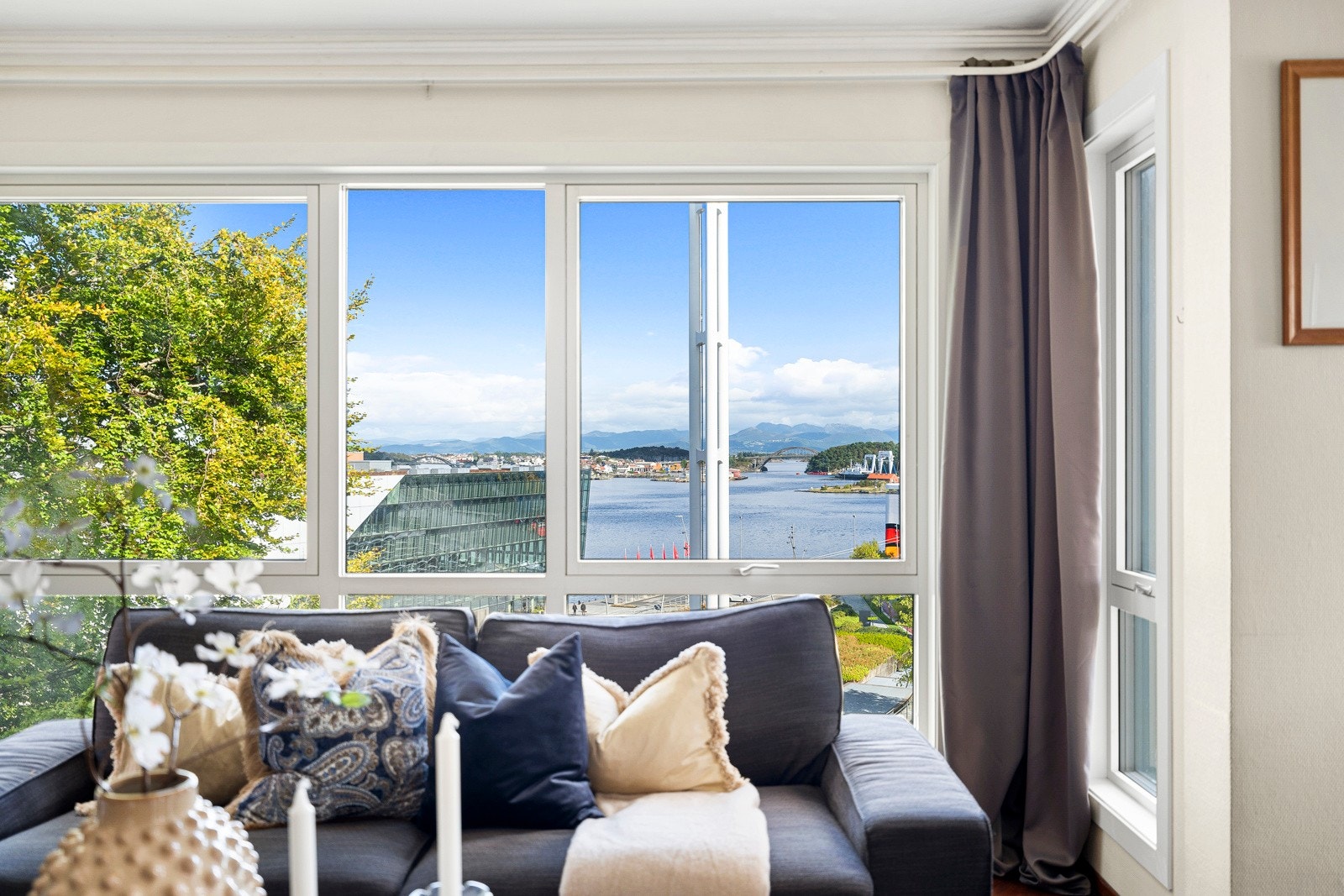 Stue med flott utsikt Galleribilde