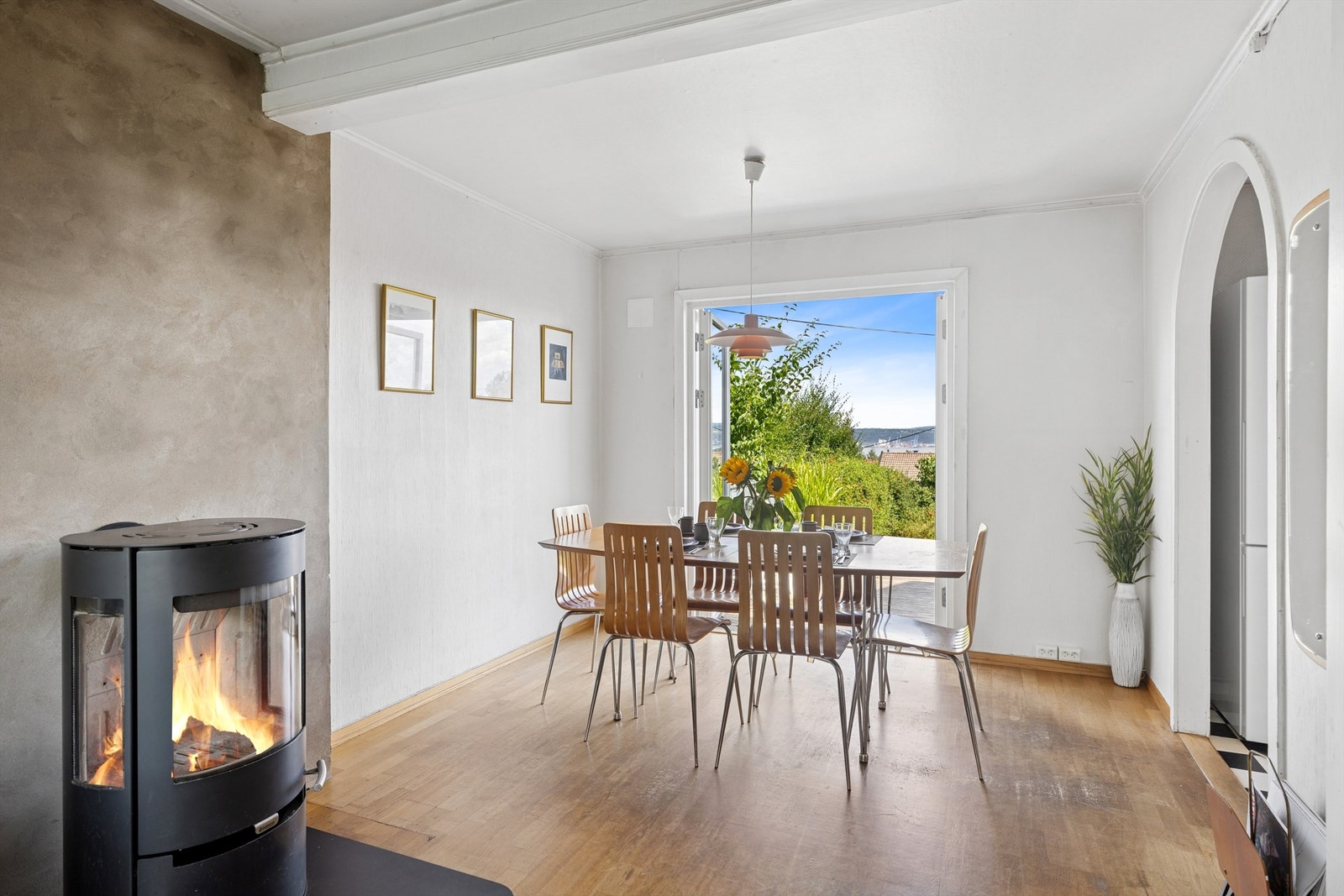 Hyggelig rekkehus over tre plan med innholdsrik planløsning, 3 soverom, og 2 bad Galleribilde