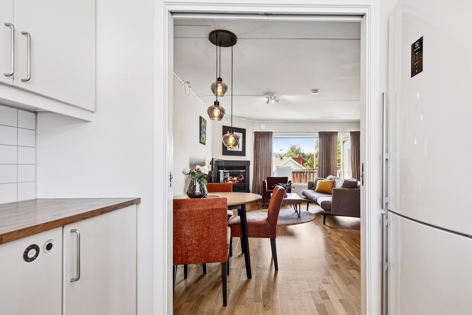 Kjøkkenet kan lukkes med en skyvedør. Galleribilde