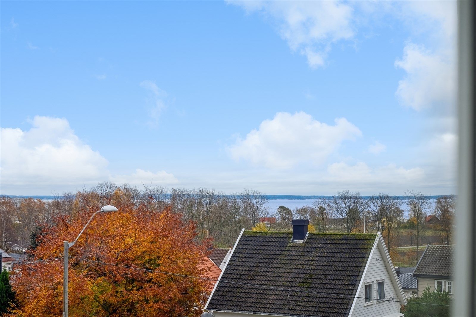 Utsikten gir en følelse av frihet og harmoni som gjør dette til et helt spesielt sted i boligen. Galleribilde