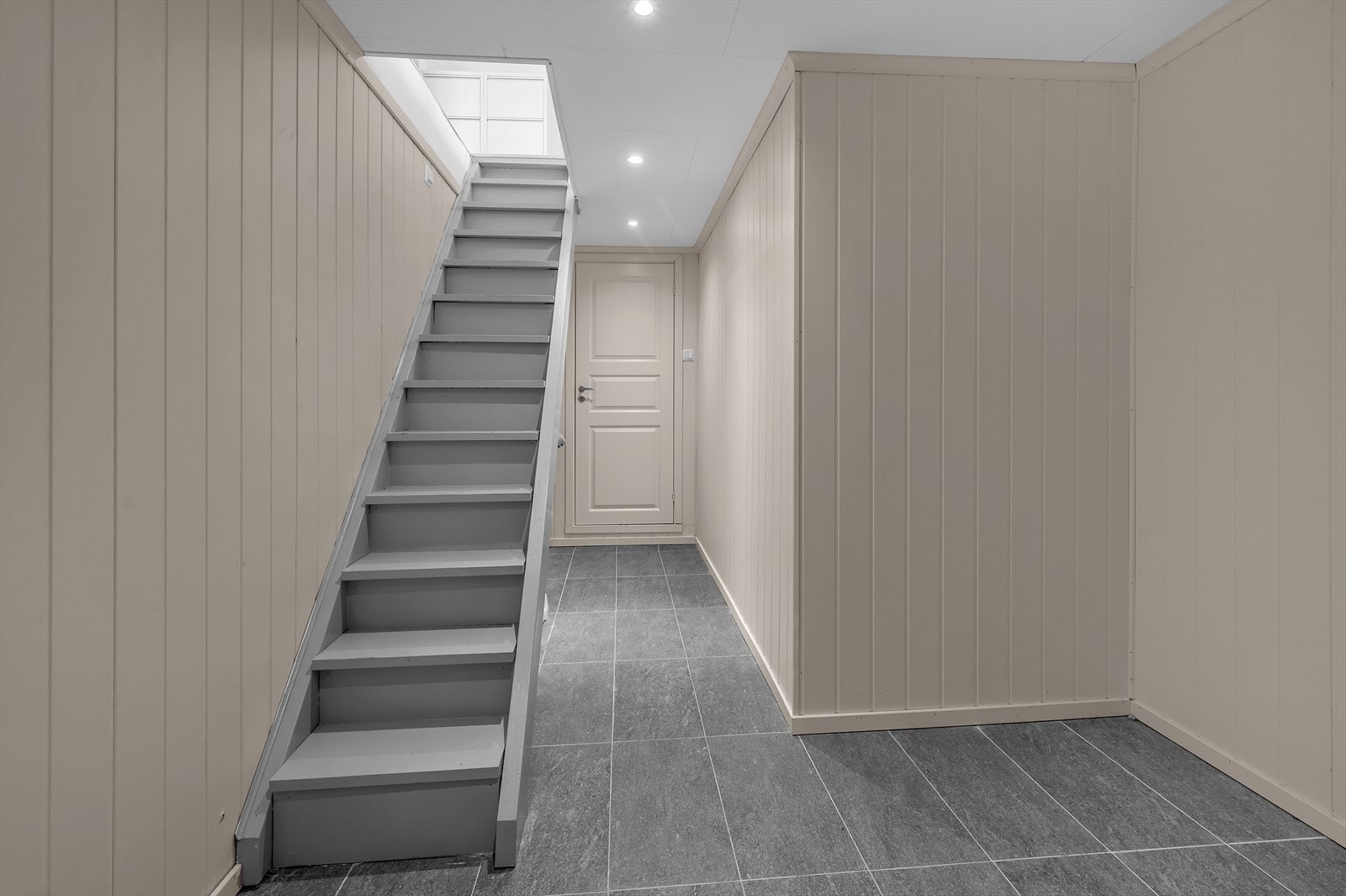 Trapp ned til underetasje Galleribilde