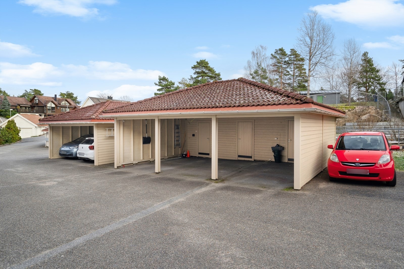 Carport med bod Galleribilde