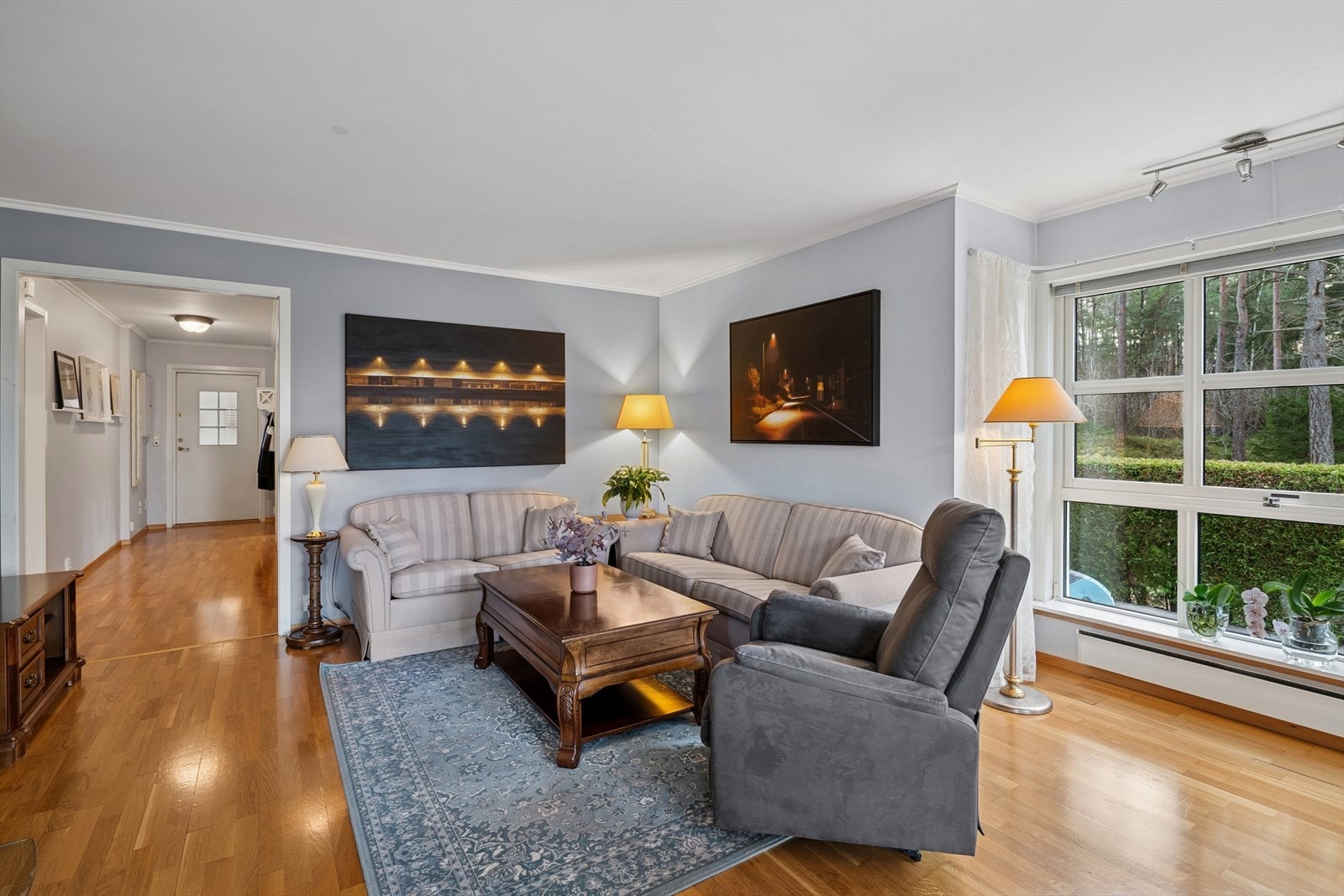 Lys og pen stue Galleribilde