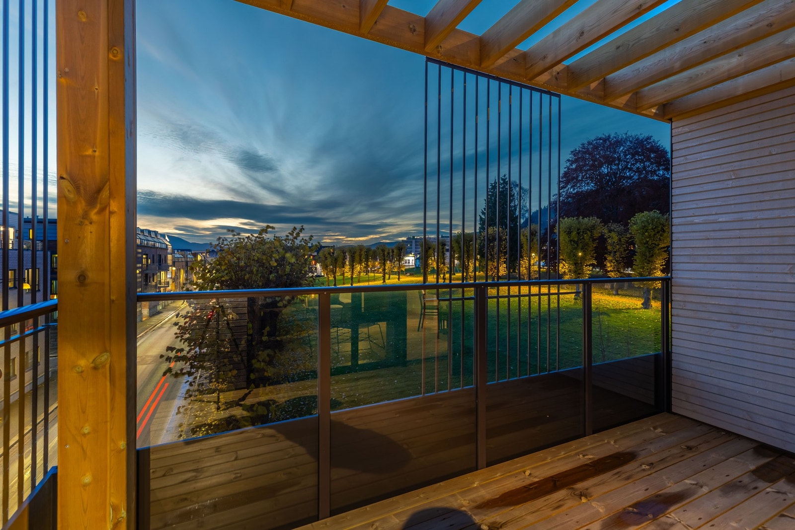 Balkongen er vendt ut mot parken. Galleribilde