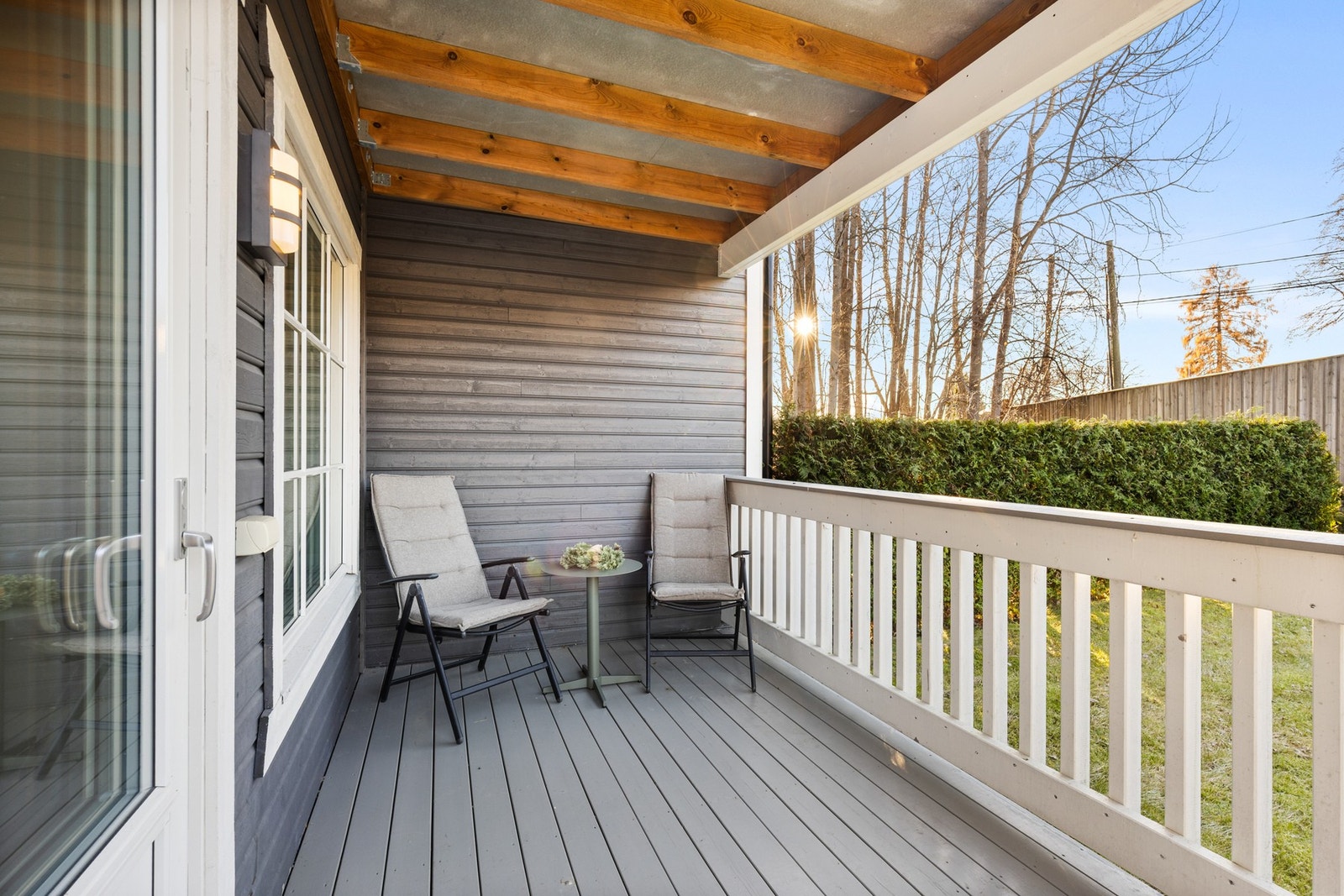 Fra stuen er det adkomst til boligens uteplass Galleribilde