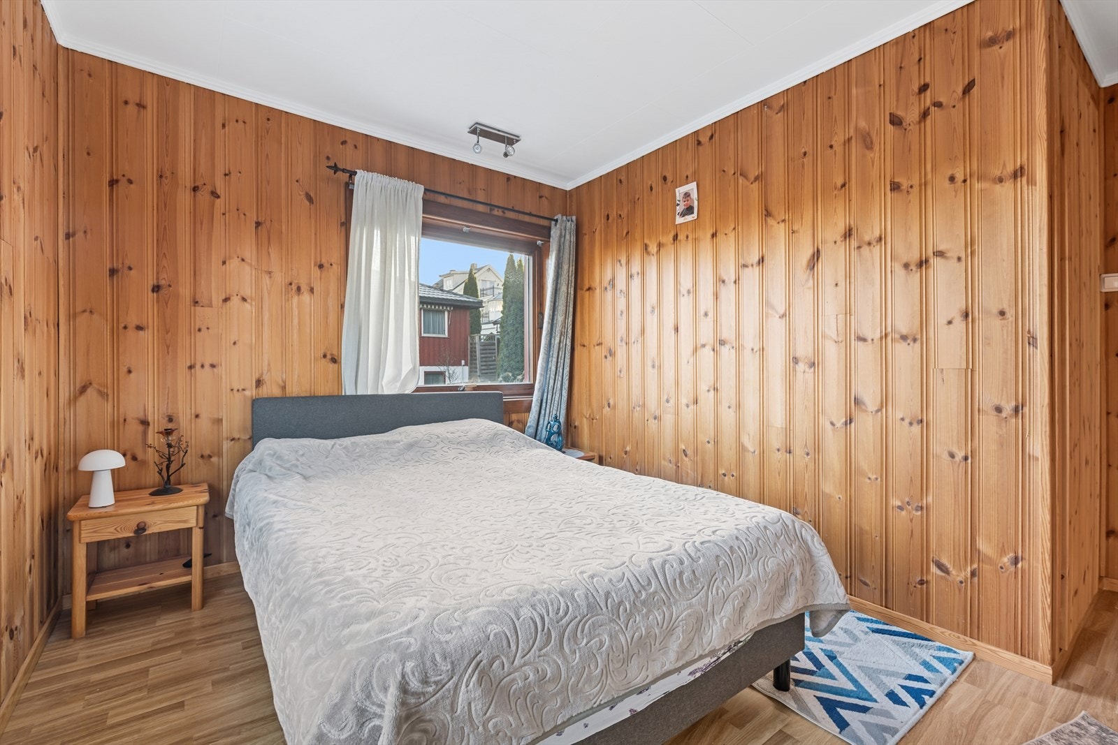 Videre byr boligen på 5 gode soverom. Galleribilde