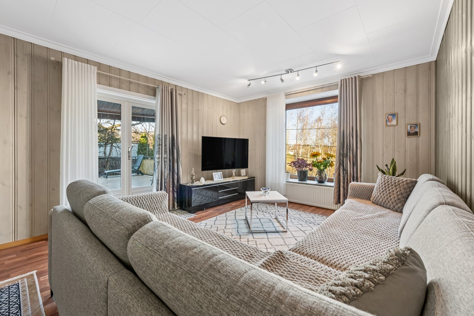 Stor stueavdeling med særdeles god møbleringsfrihet Galleribilde