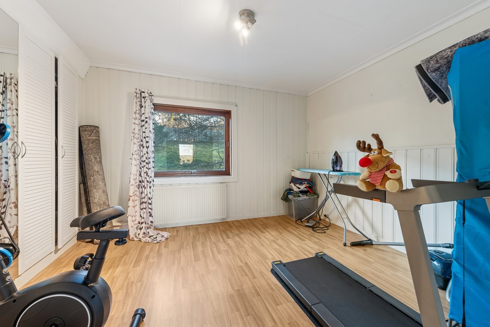 Soverom 2. Rommet brukes i dag som et paktisk rom for trening eller hobbyaktiviteter. Galleribilde