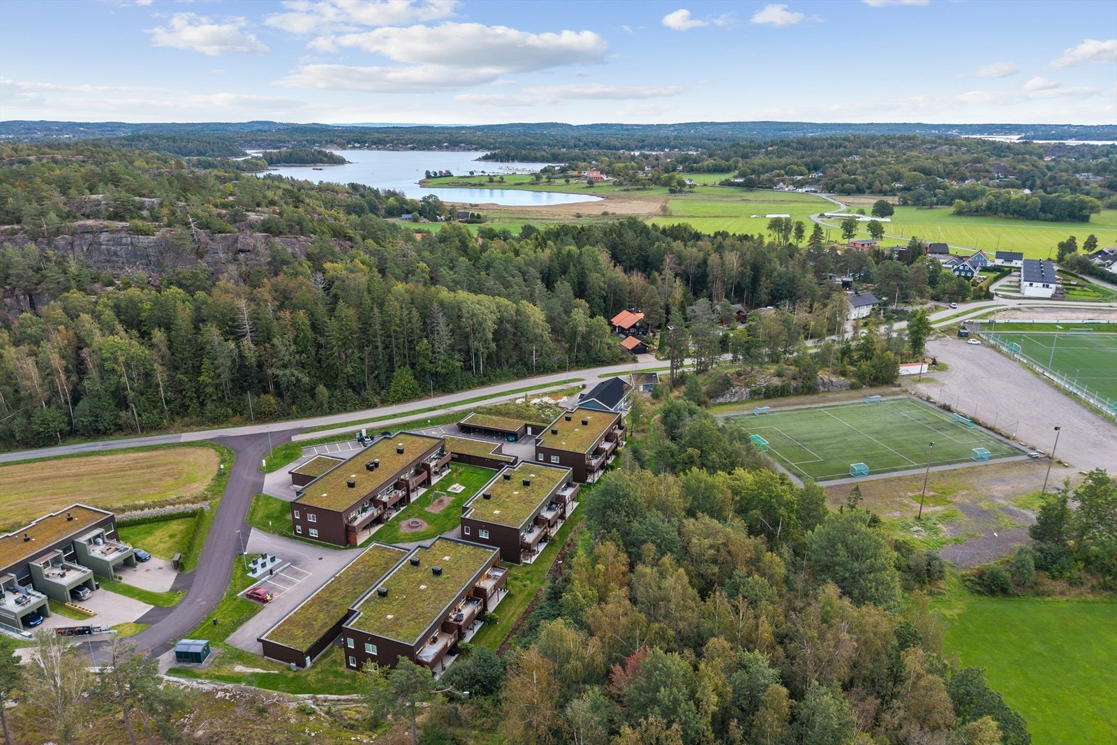 Dette er et sted hvor du kan skape et hjem som kombinerer komfort og praktiske løsninger med naturnære kvaliteter. Galleribilde