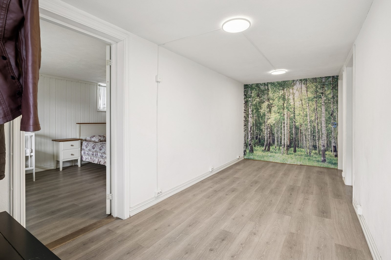 Romslig gang med gode garderobemuligheter. Galleribilde