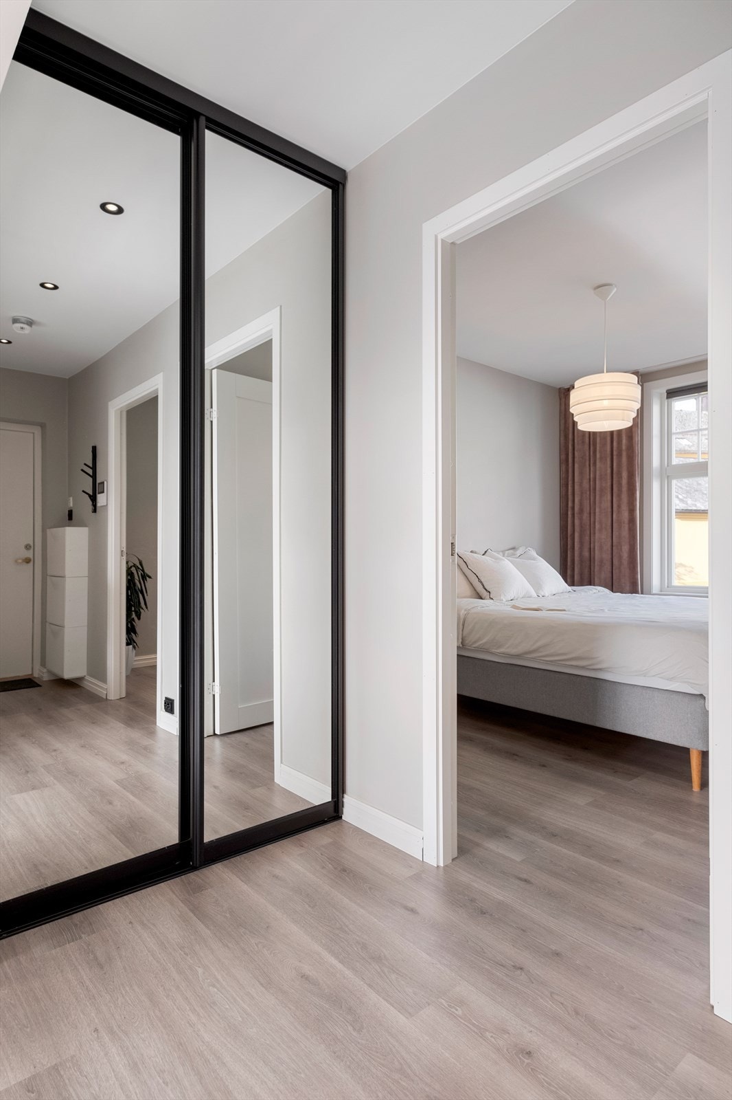 Inn mot hovedsoverommet. Galleribilde