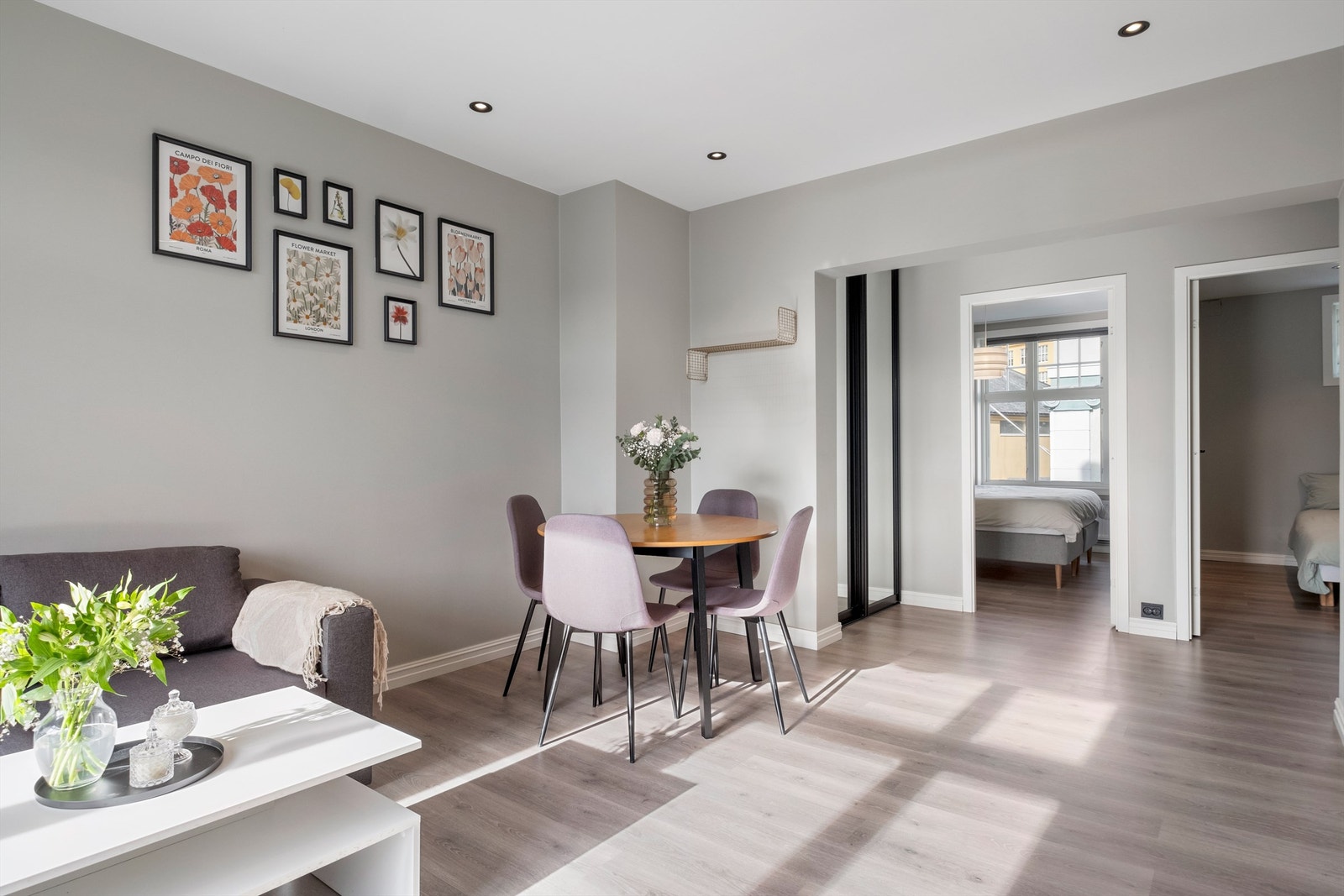 Leiligheten byr på god takhøyde som gir leiligheten en åpen følelse. Galleribilde