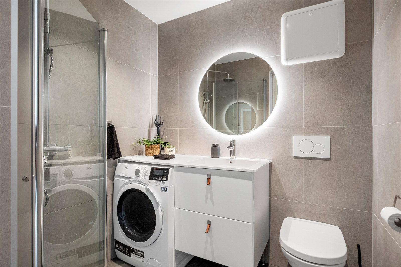 Flislagt bad med varmekabler i gulv. Galleribilde