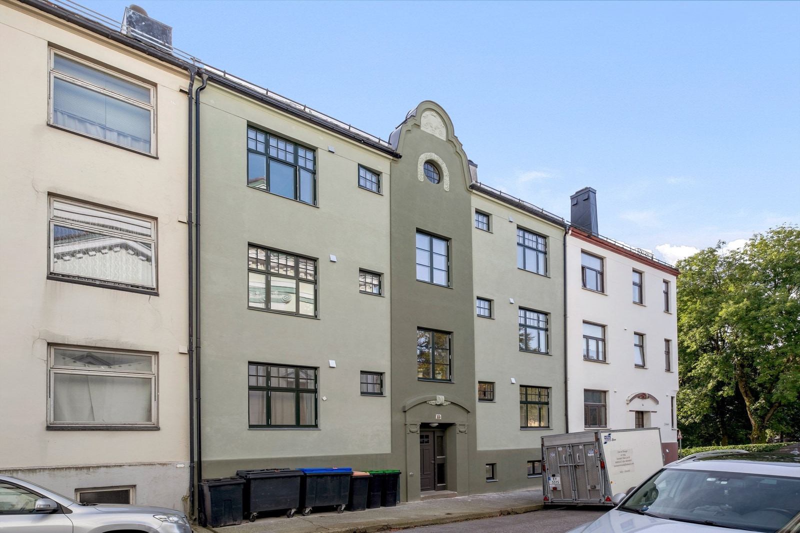 Leiligheten ligger sentralt på Aspøya. Her er det kort avstand til dagligvarebutikk, skole, barnehage, parkområde og andre sentrumsfasiliteter Ålesund har å by på! Galleribilde