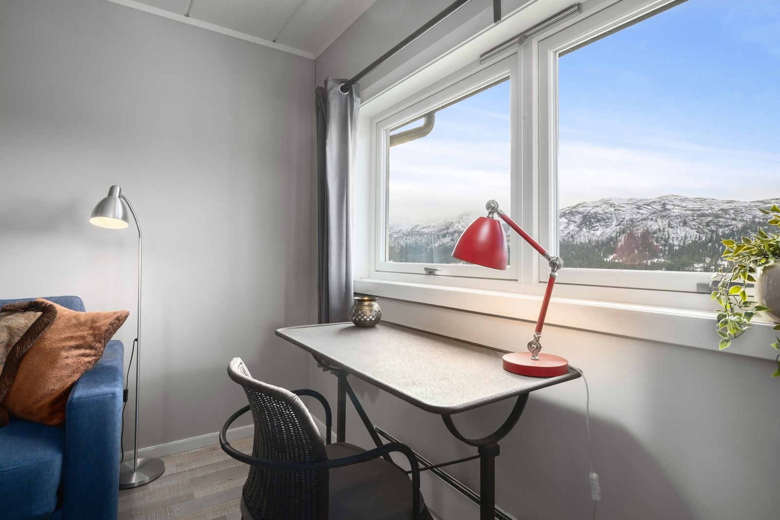 Fin belysning inn i stuen. Galleribilde