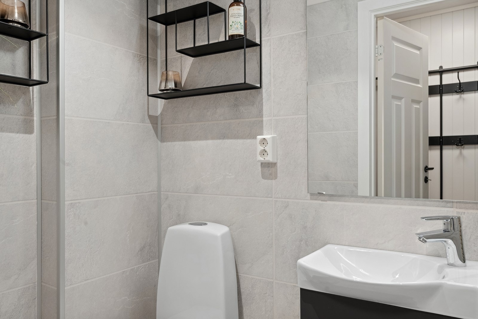 Bad holdt i en lun og god fargetone. Galleribilde