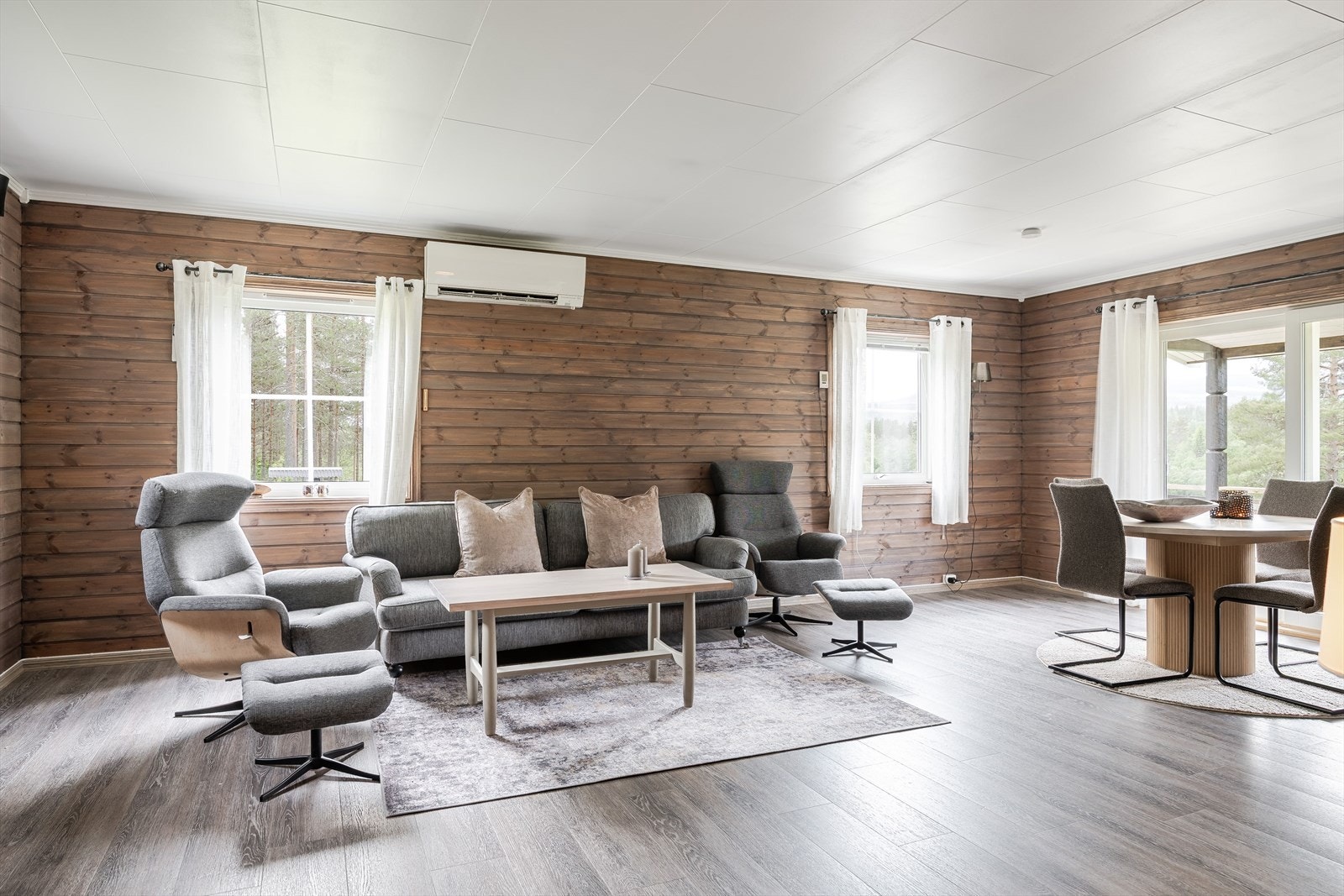 Stue i god størrelse som enkelt kan innredes etter behov. Galleribilde