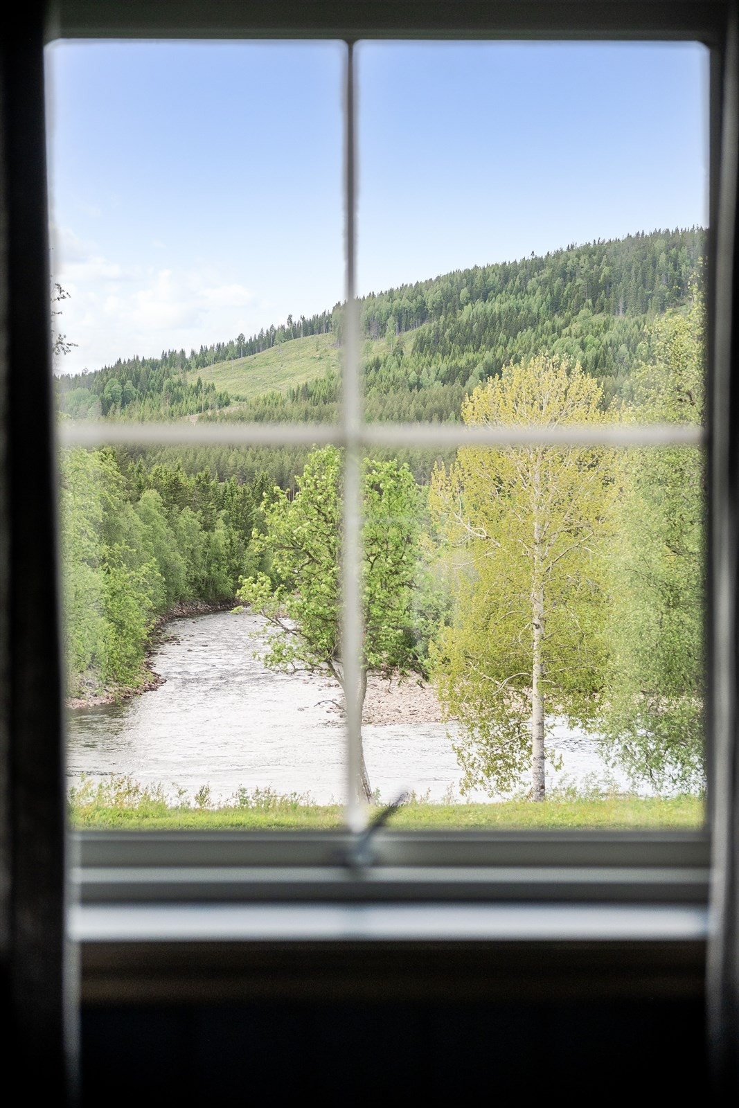 Fra soverommet har man også fin utsikt mot Glomma. Galleribilde