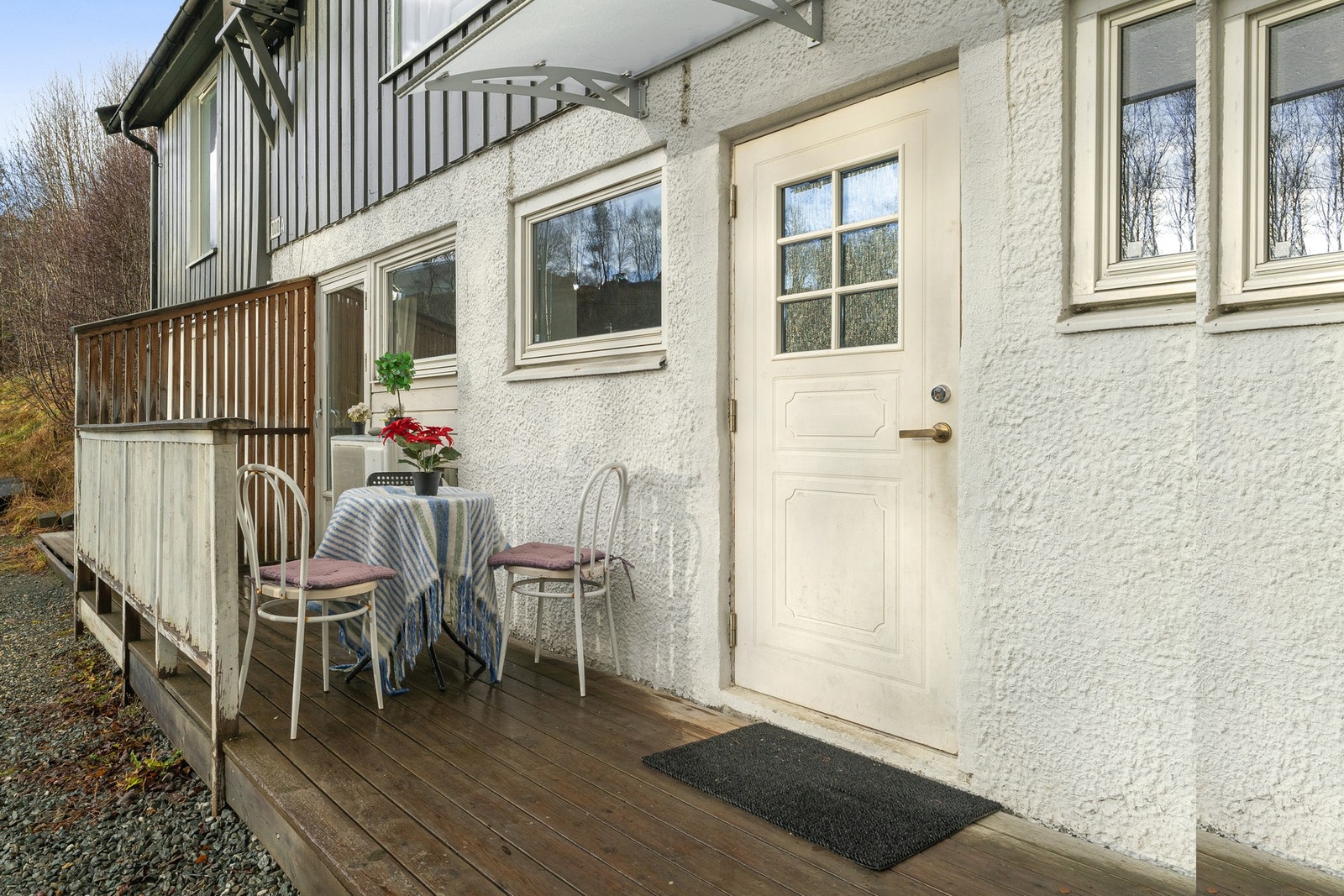 Sørvendt inngangsparti med gode solforhold på dagen. Galleribilde