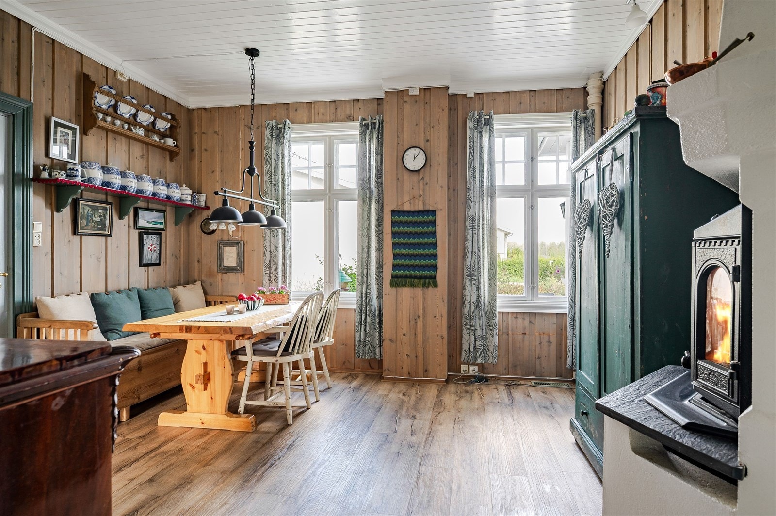 I tilknytning til kjøkkenet finner du en trivelig spisekrok - perfekt til frokosten. Galleribilde