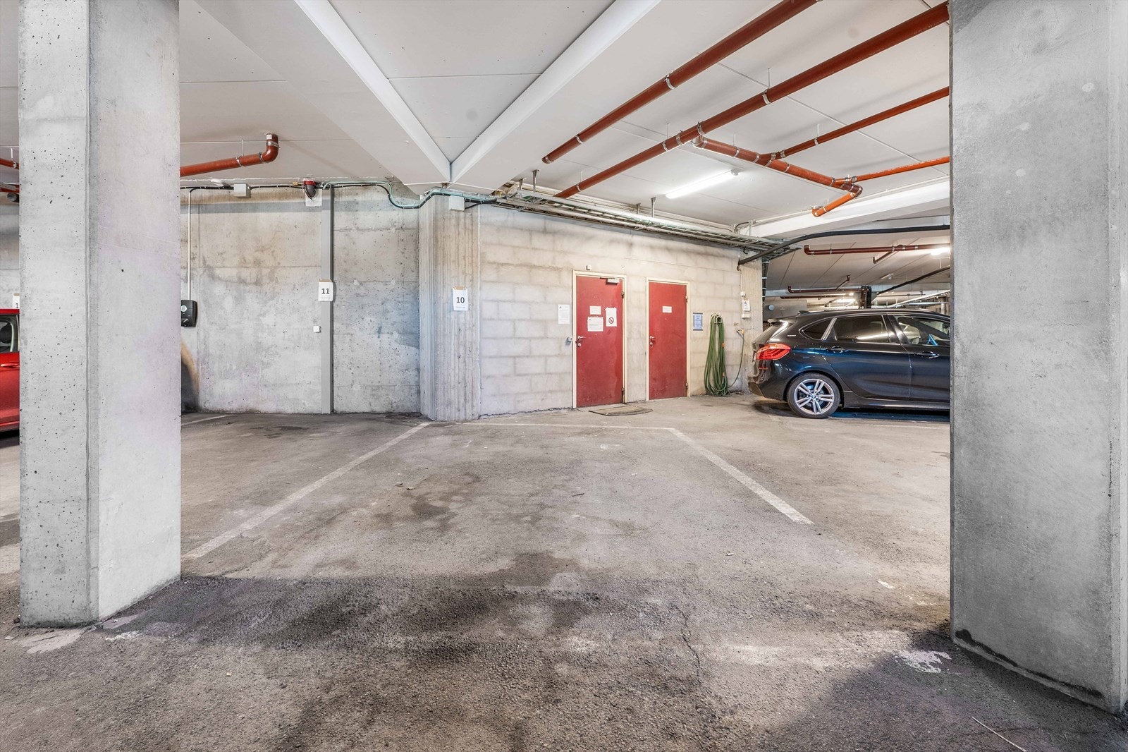 Det medfølger parkeringsplass med mulighet for å installere elbil-lader i garasjeanlegg. Galleribilde