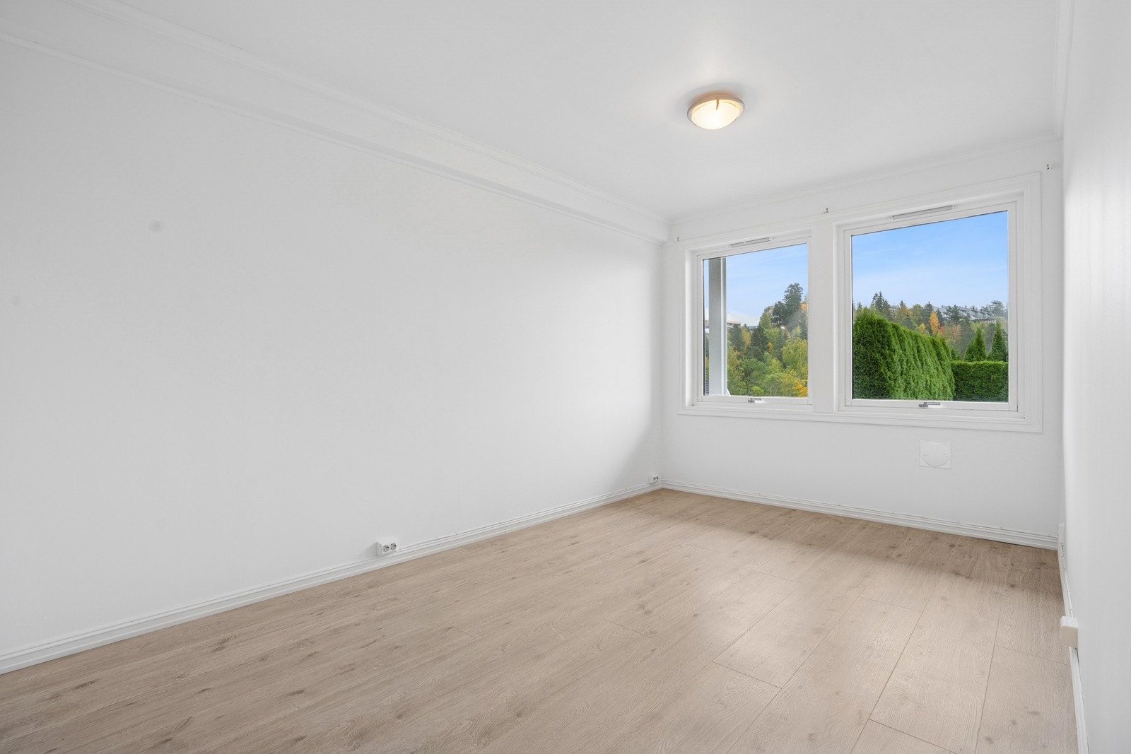 Hovedsoverommet har god plass til både dobbeltseng og garderobeskap. Galleribilde