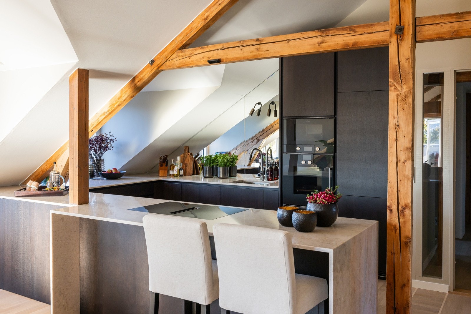 En påkostet toppleilighet, pusset opp med eksklusive kvaliteter i 2024 Galleribilde