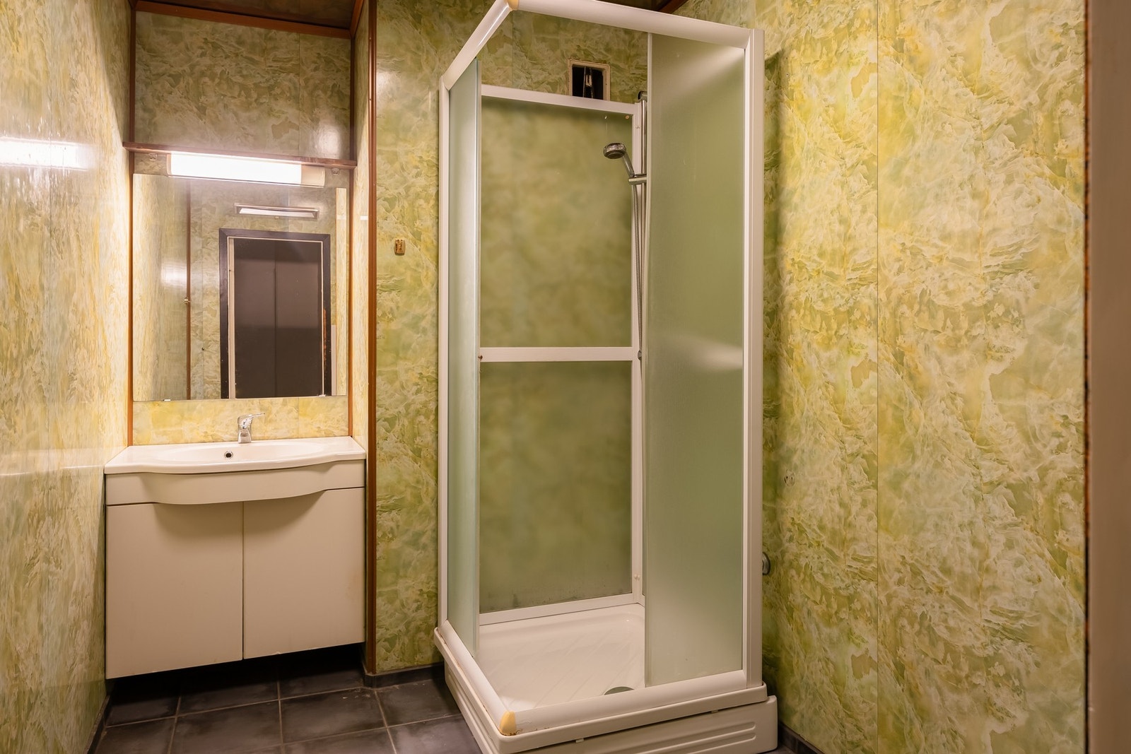 Baderom i 4. etasje må påregnes renovering. Galleribilde