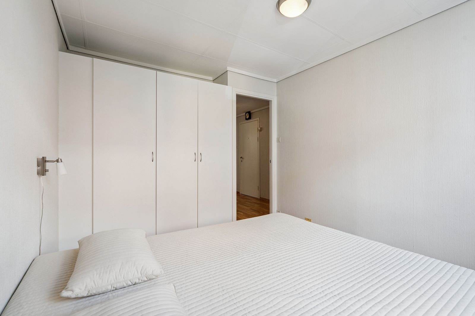 Soverom 1 med plass til klesskap. Galleribilde