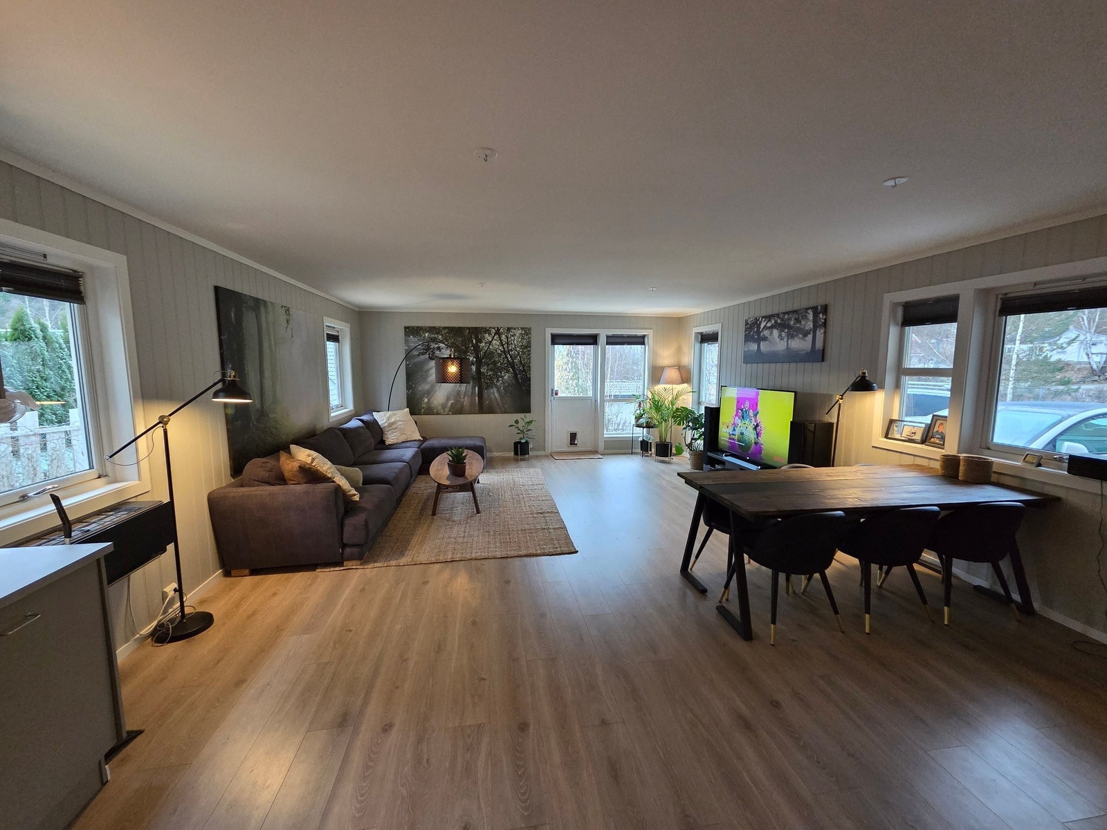 Stua sett fra kjøkkenet (Innredet) Galleribilde