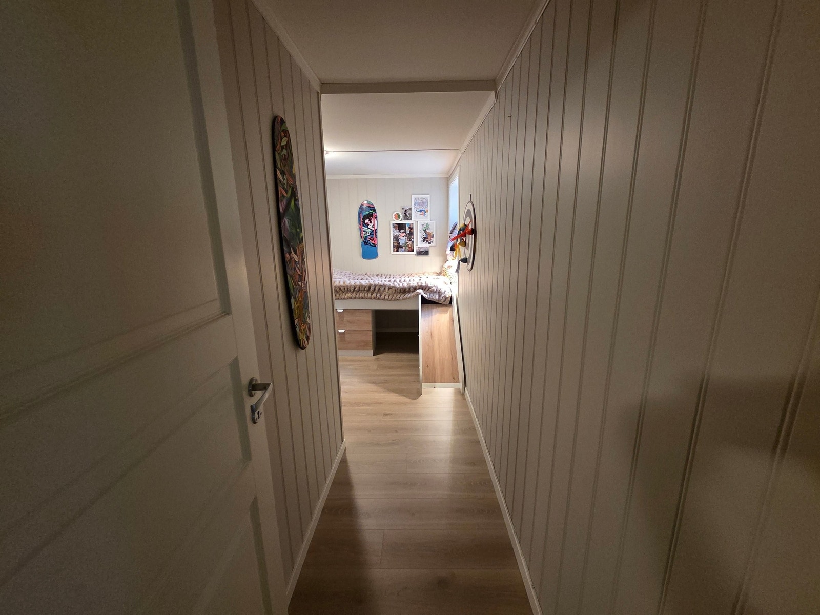 Inngang barnerom sett fra hall/walk in Galleribilde