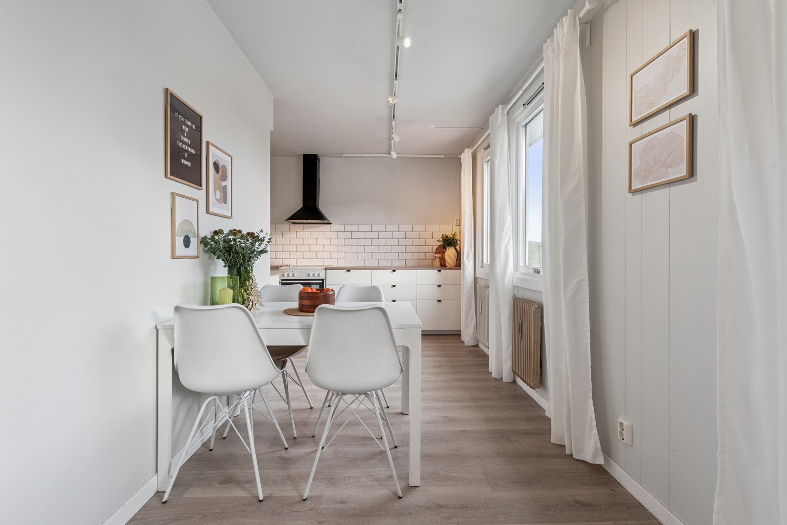Det er god plass til spisestuebord. Galleribilde