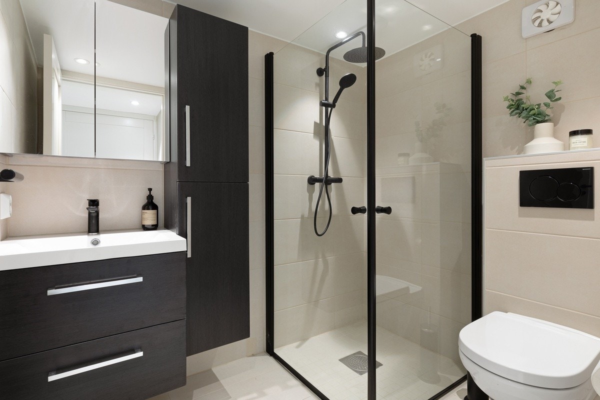 Baderom 1 (Underetasje) Galleribilde