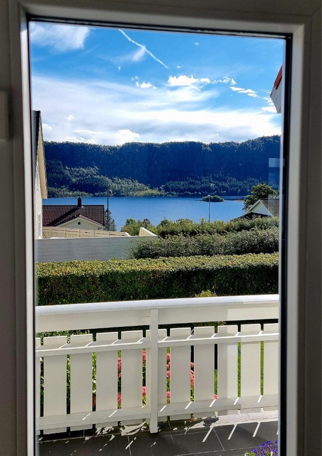 Vakker utsikt mot Vatnevatnet Galleribilde