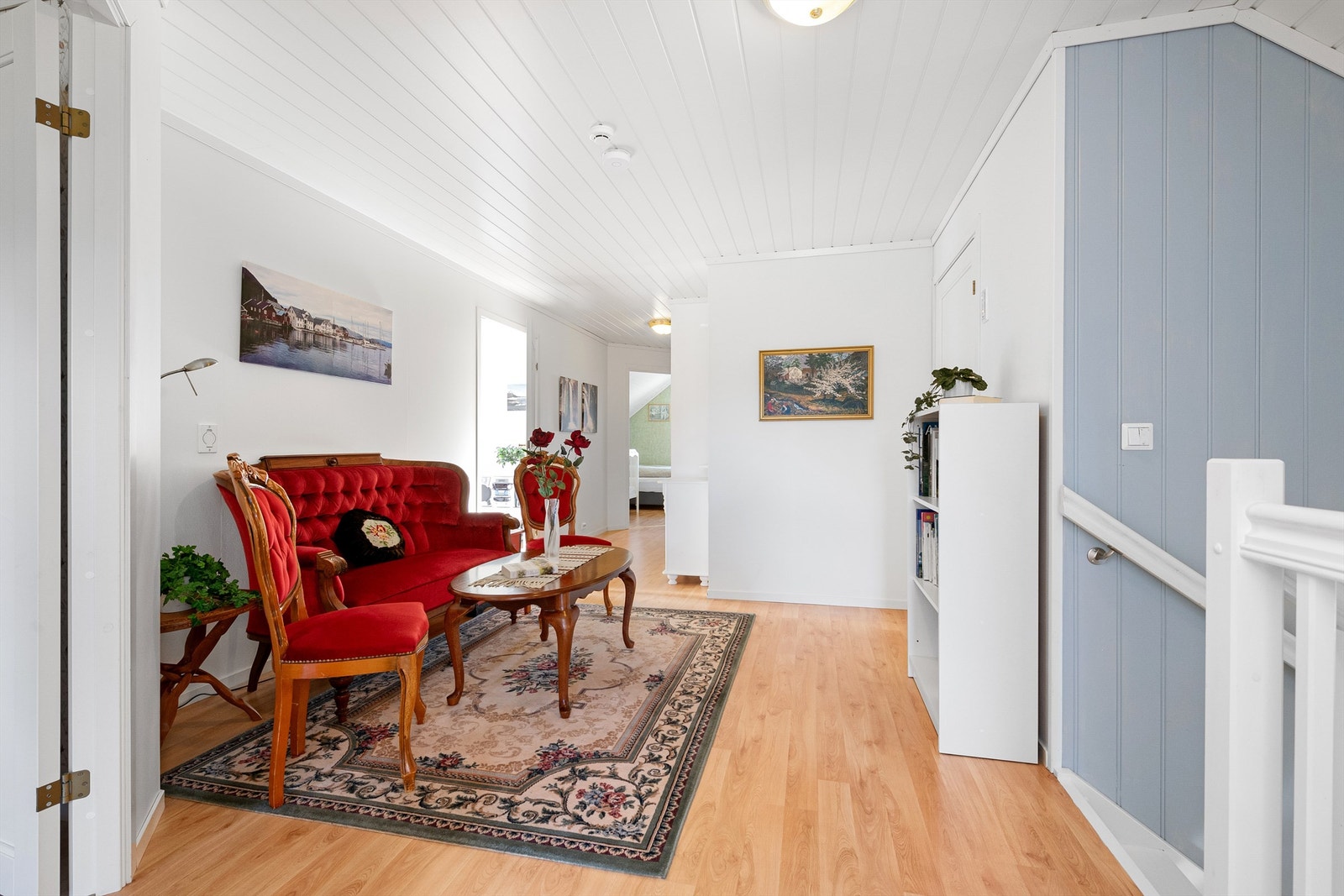 Etasjen betsår av 3 soverom, loftstue, bod og garderobe Galleribilde