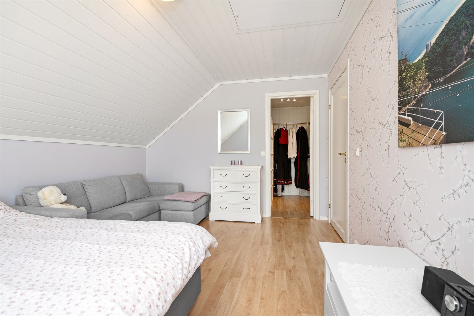 Soverom 2 med garderobe Galleribilde