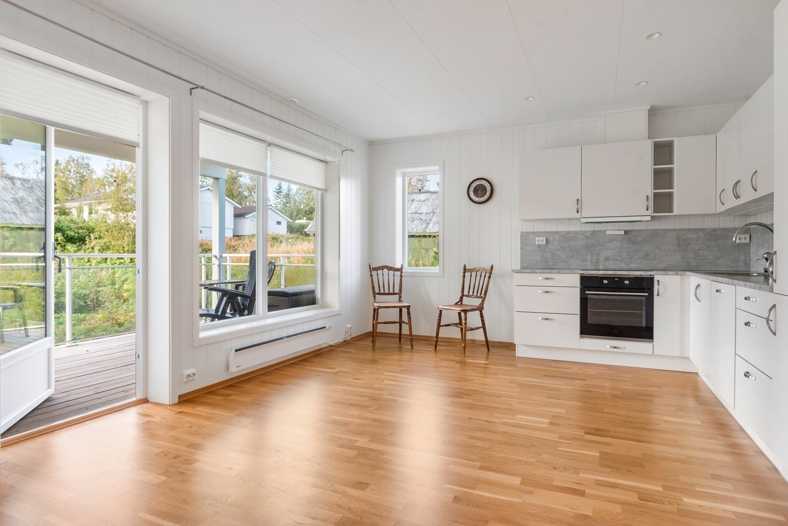 Kjøkken med integrerte hvitevarer. Galleribilde