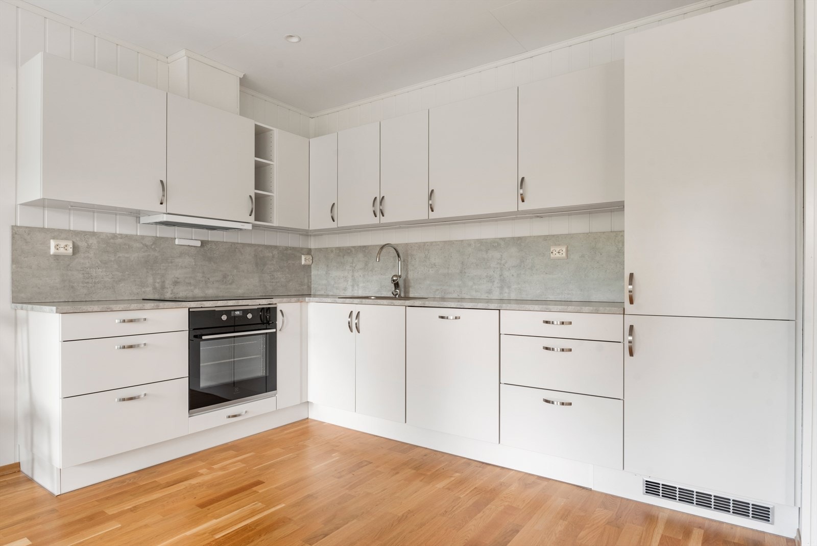 Kjøkken med integrerte hvitevarer. Galleribilde