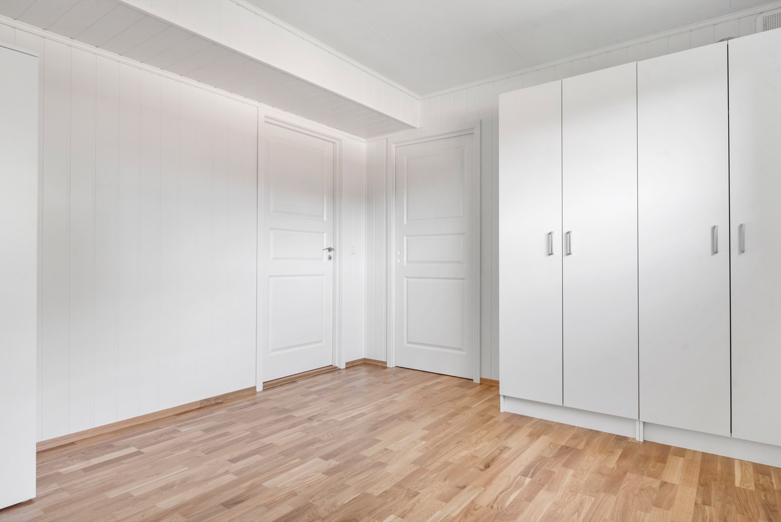 Soverom 1 av 2. Dør til høyre er inn til bod. Galleribilde