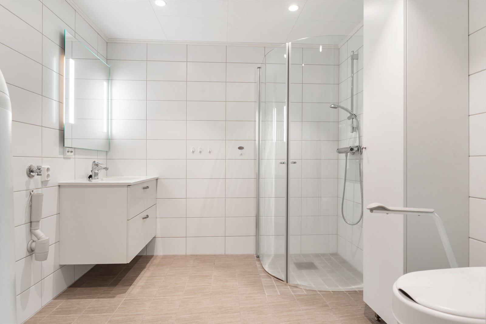 Flislagt bad / vaskerom. Varmekabler i gulv. Galleribilde