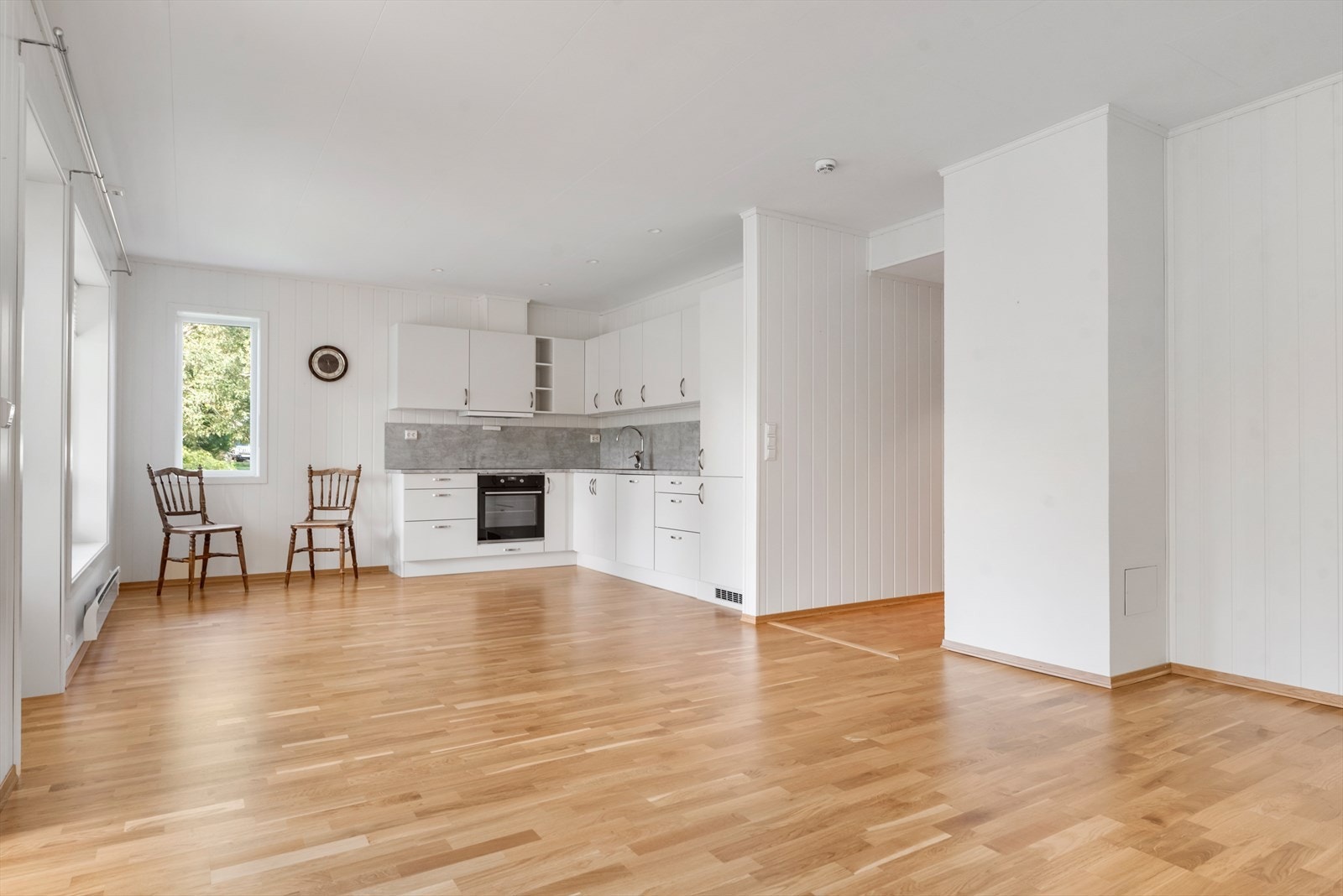 Åpen løsning kjøkken og stue. Galleribilde