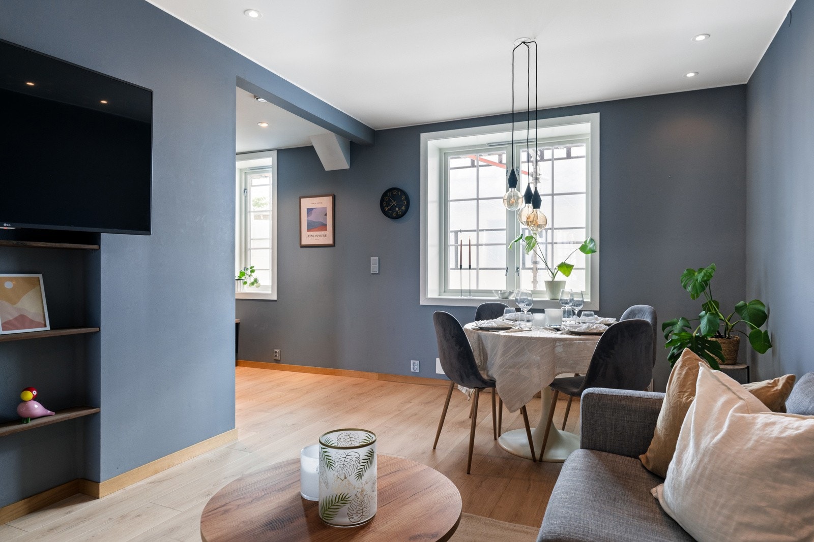 Det er installert spotter i taket med xComfort trådløse brytere. Galleribilde