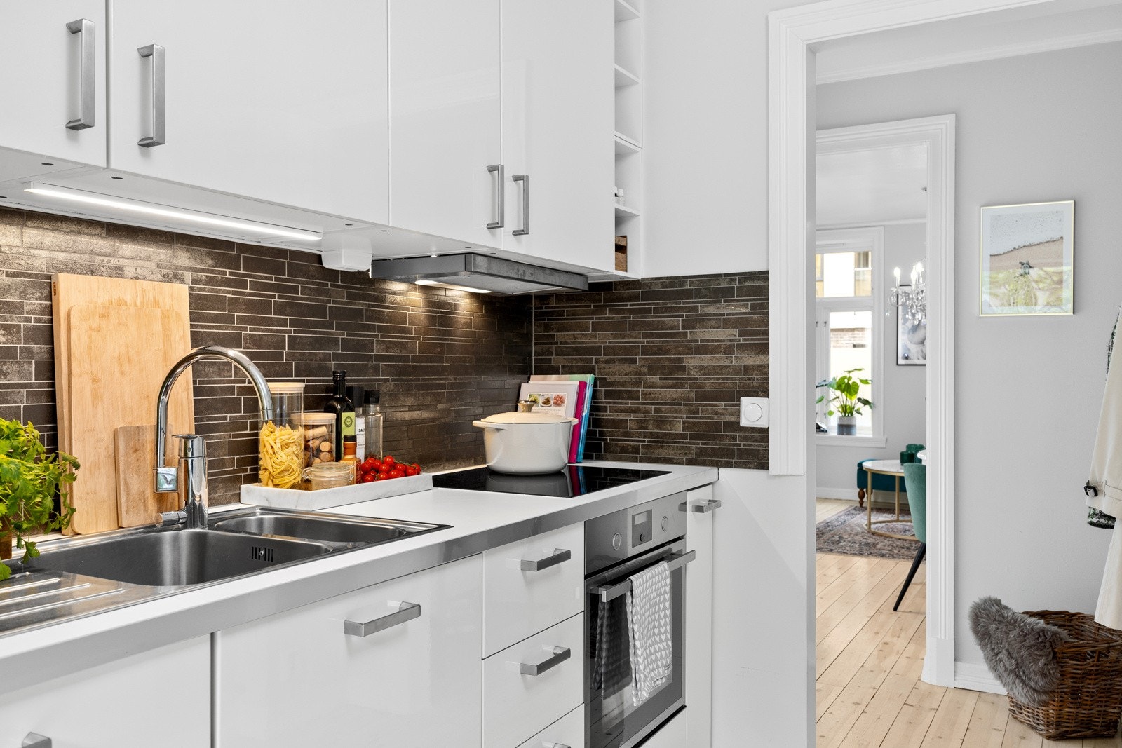 - Lys under overskap og ventilator med belysning - Galleribilde