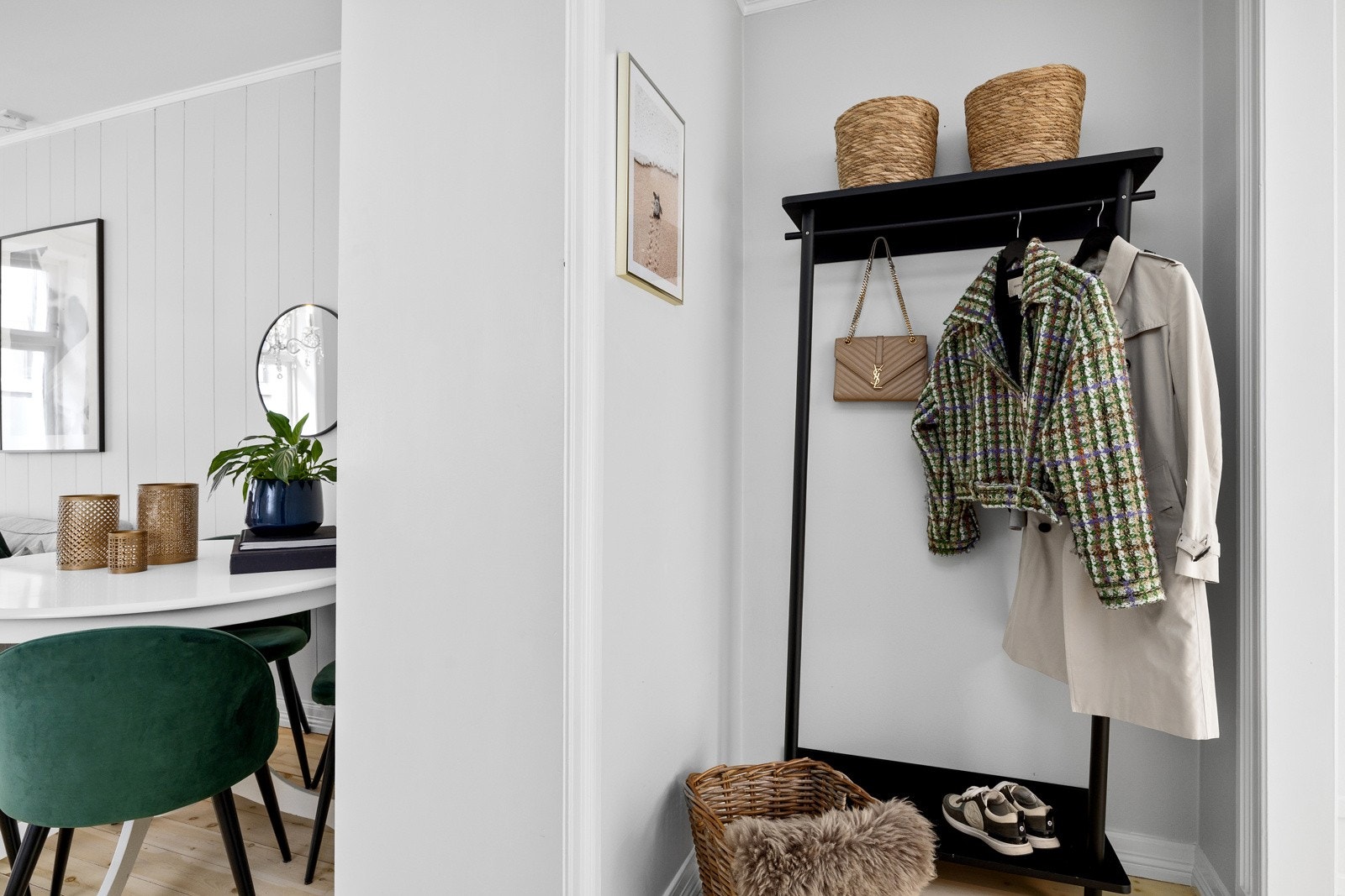 - Entré med plass til klær og sko - Galleribilde